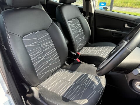 Kia Venga 3 NAV AUTOMATIC 12