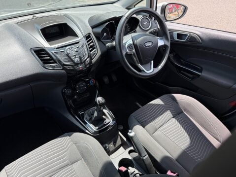 Ford Fiesta ZETEC 14,441 MILES 29