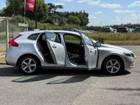 Volvo V40 T3 ES NAV 18,992 MILES 5