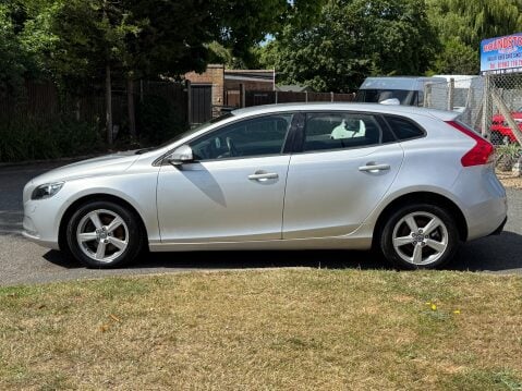 Volvo V40 T3 ES NAV 18,992 MILES 9
