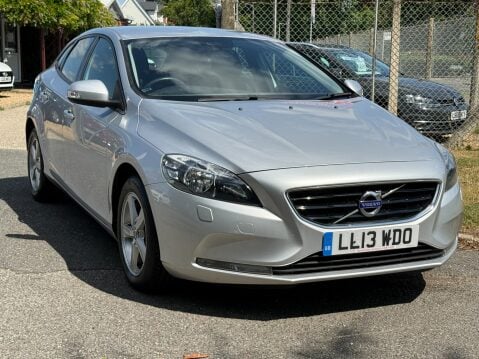 Volvo V40 T3 ES NAV 18,992 MILES 28