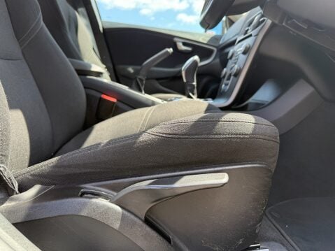 Volvo V40 T3 ES NAV 18,992 MILES 27