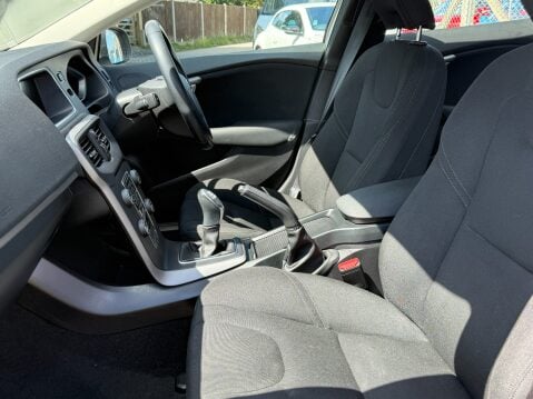 Volvo V40 T3 ES NAV 18,992 MILES 33