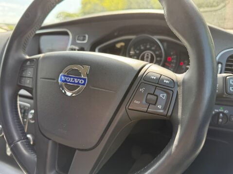 Volvo V40 T3 ES NAV 18,992 MILES 41