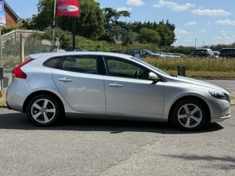 Volvo V40 T3 ES NAV 18,992 MILES 4