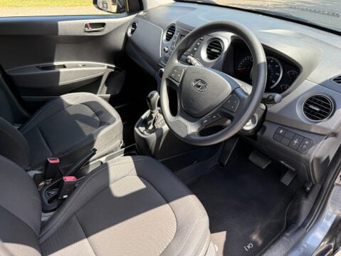 Hyundai i10 SE AUTO 15,303 MILES 14