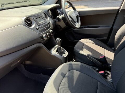 Hyundai i10 SE AUTO 15,303 MILES 37