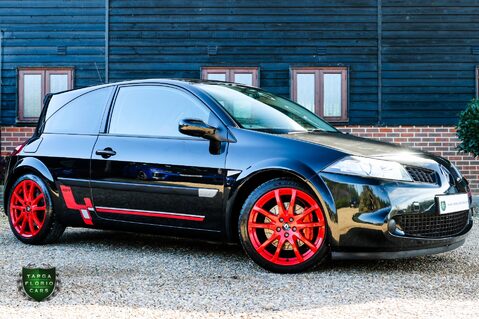 Renault Megane RENAULTSPORT F1 TEAM R26.R 32