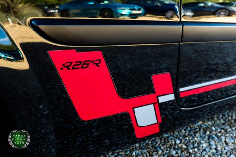 Renault Megane RENAULTSPORT F1 TEAM R26.R 27