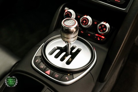 Audi R8 5.2 V10 QUATTRO Manual 15