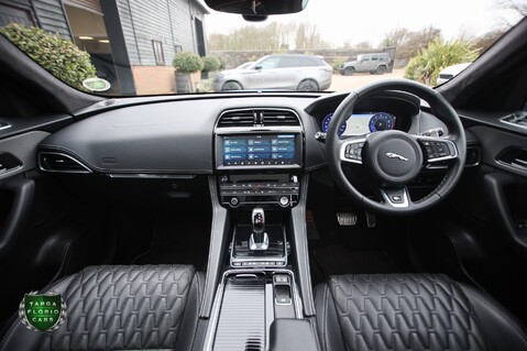 Jaguar F-Pace 5.0 V8 SVR AWD 14