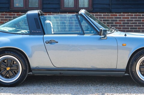 Porsche 911 Carrera Targa 3.2  11