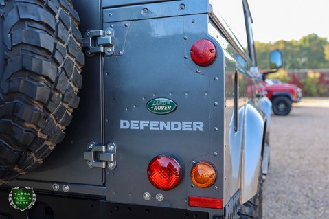 Land Rover Defender 110 2.2 TD COUNTY UTILITY WAGON 27