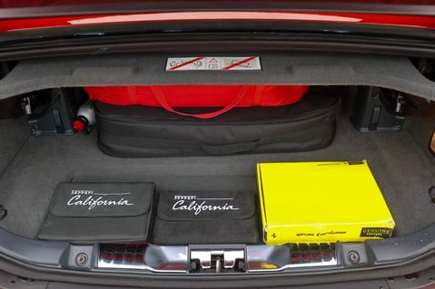 Ferrari California 2 PLUS 2 4.3 V8  76