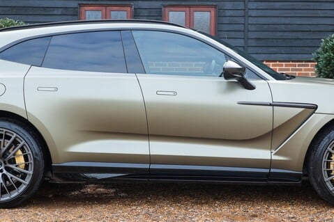 Aston Martin DBX 707 4.0 V8 9