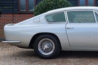 Aston Martin DB6  11