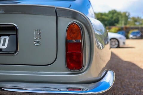 Aston Martin DB6  16