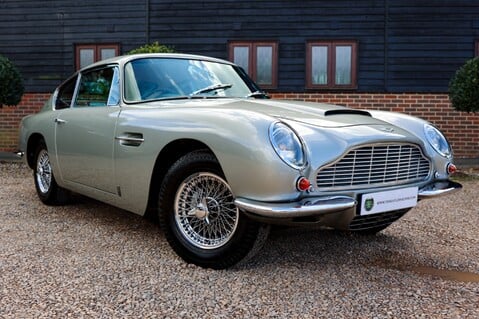 Aston Martin DB6  57