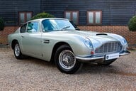 Aston Martin DB6  61