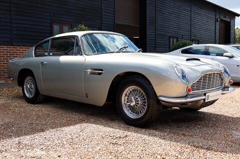 Aston Martin DB6  62