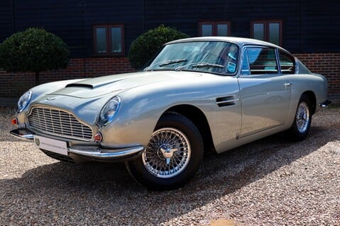 Aston Martin DB6  68