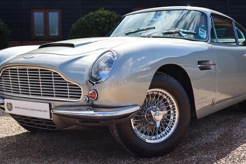 Aston Martin DB6  70