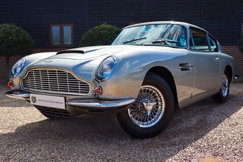 Aston Martin DB6  71