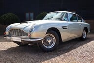 Aston Martin DB6  8