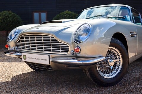 Aston Martin DB6  73