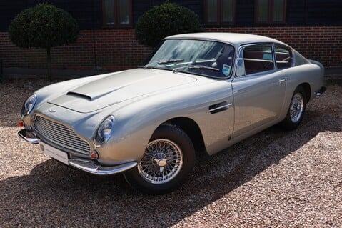 Aston Martin DB6  74