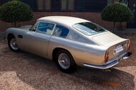 Aston Martin DB6  2