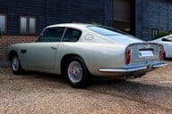 Aston Martin DB6  80