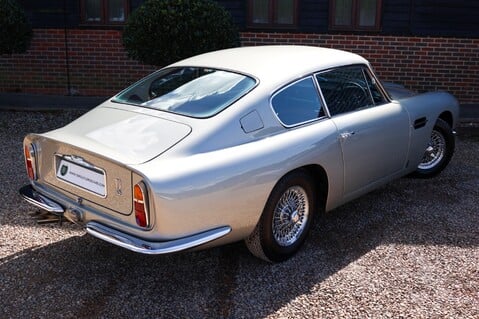 Aston Martin DB6  87