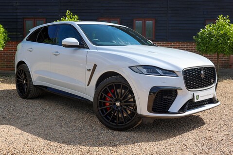 Jaguar F-Pace SVR 5.0 V8 72