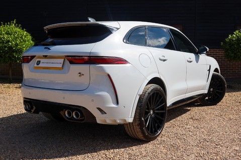 Jaguar F-Pace SVR 5.0 V8 9