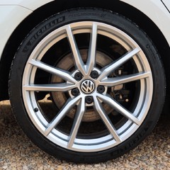 Volkswagen Golf R 2.0 TSI 4MOTION DSG ESTATE 2