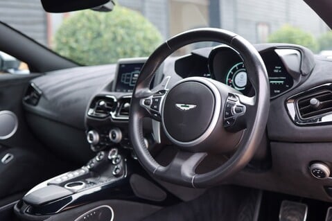 Aston Martin Vantage 4.0 V8 10