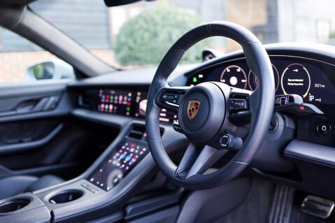 Porsche Taycan TURBO 93KWH 17