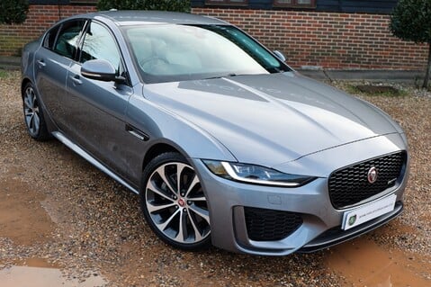 Jaguar XE R-DYNAMIC 2.0 SE 45