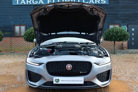 Jaguar XE R-DYNAMIC 2.0 SE 50