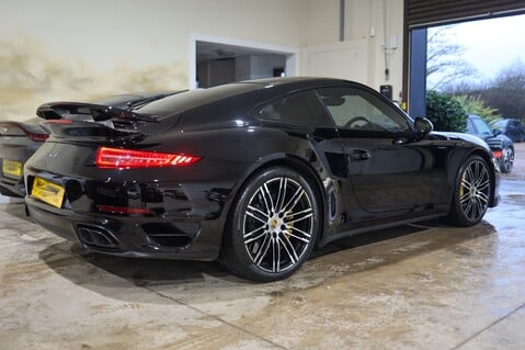 Porsche 911 TURBO S 3.8 PDK 2