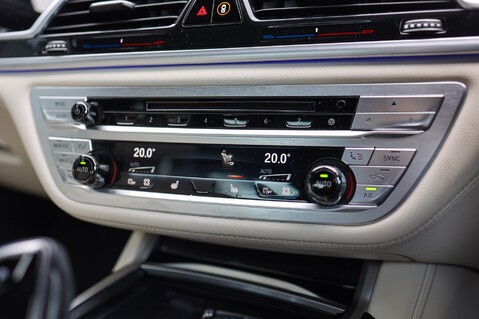 BMW 7 Series 740D XDRIVE 3.0 M SPORT 23