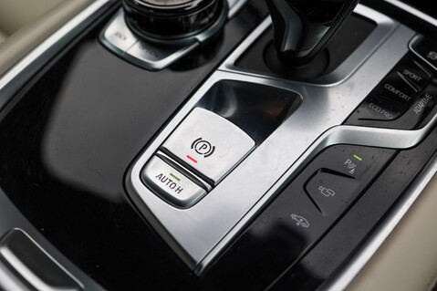 BMW 7 Series 740D XDRIVE 3.0 M SPORT 37