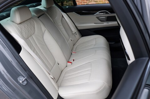 BMW 7 Series 740D XDRIVE 3.0 M SPORT 52