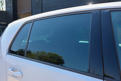 Volkswagen Golf R 2.0 TSI DSG 42