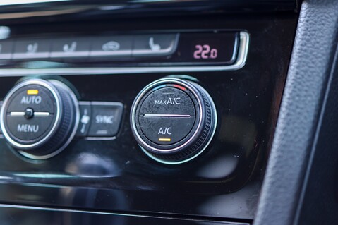 Volkswagen Golf R 2.0 TSI DSG 27