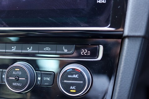 Volkswagen Golf R 2.0 TSI DSG 28