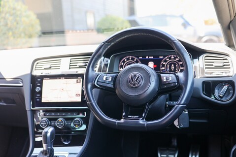 Volkswagen Golf R 2.0 TSI DSG 13