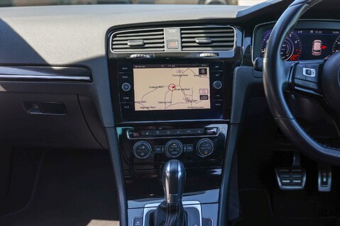 Volkswagen Golf R 2.0 TSI DSG 17