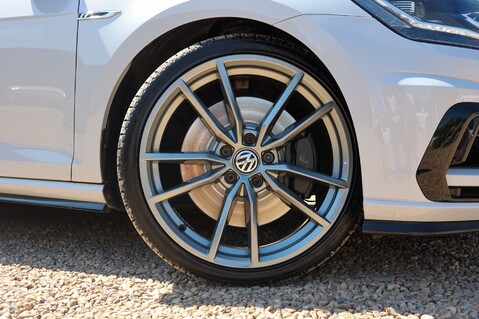 Volkswagen Golf R 2.0 TSI DSG 48